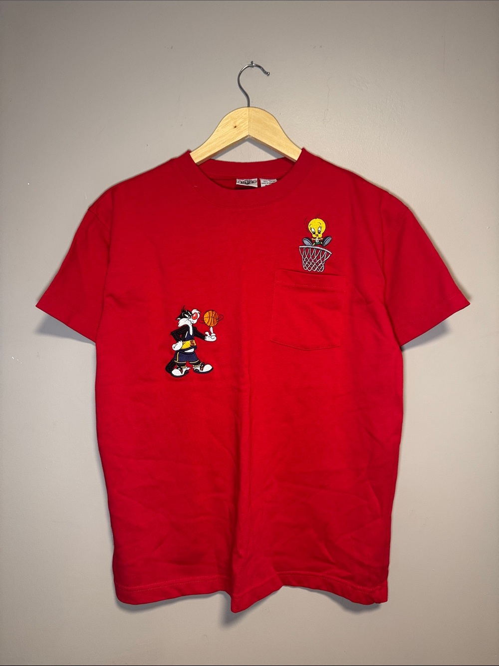 Vintage 1995 Looney Tunes Basketball Embroidered Pocket T-Shirt / XL